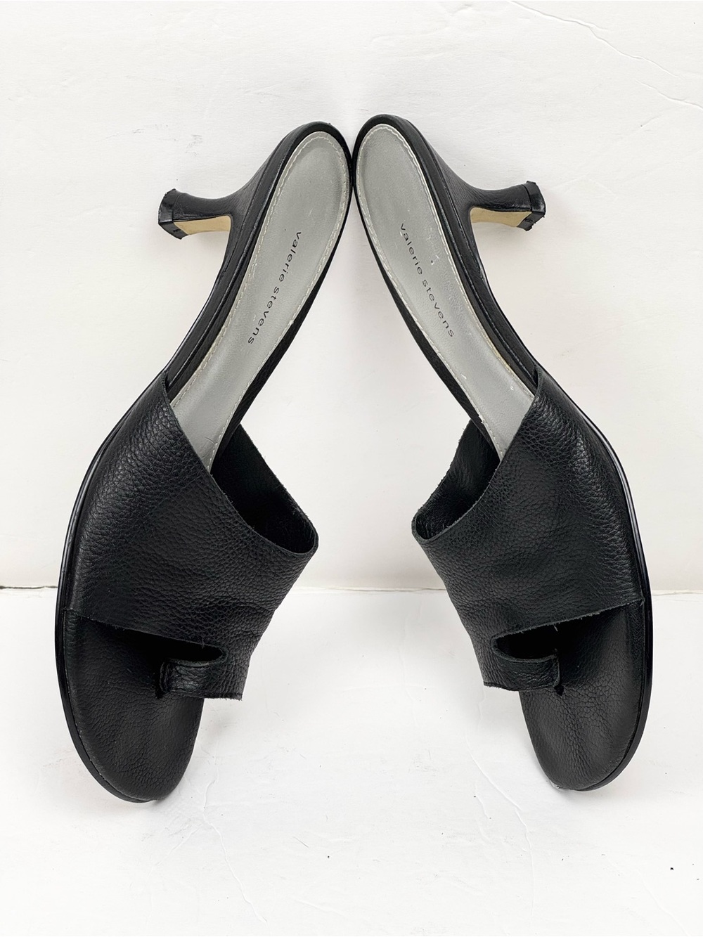 Valerie Stevens Black Leather Toe Loop Slide Sandals 7.5 (EU 38) - Picture 4 of 16